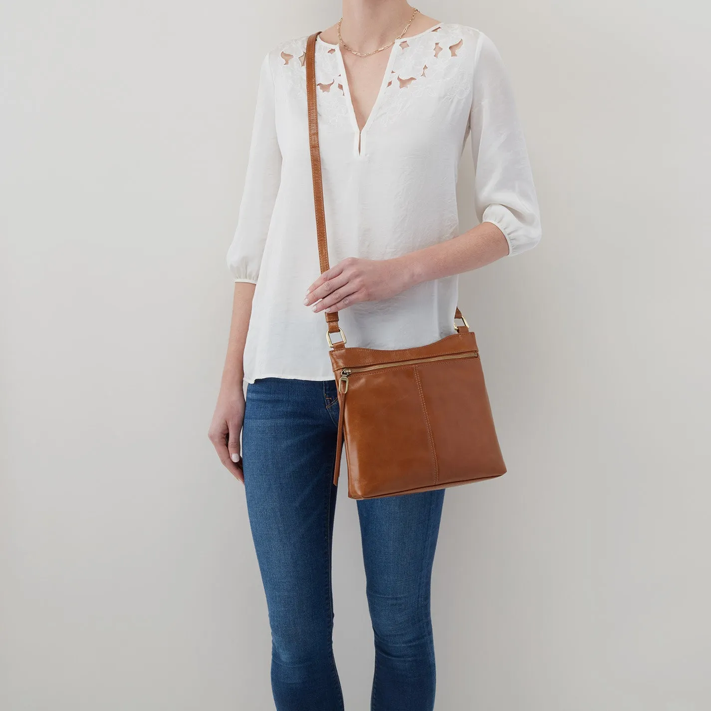 Cambel Crossbody In Polished Leather - Truffle